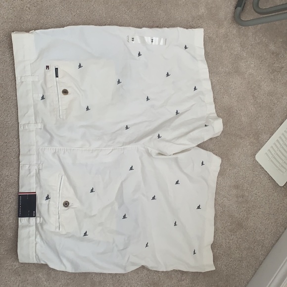 Off white Tommy Hilfiger shorts - Picture 3 of 4